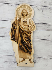 San Judas Tadeo Wooden Statue – Saint Jude Catholic Self Standing Altar Decor | Engraved Wood