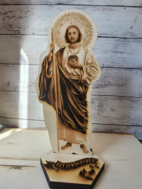 San Judas Tadeo Wooden Statue – Saint Jude Catholic Self Standing Altar Decor | Engraved Wood