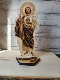 San Judas Tadeo Wooden Statue – Saint Jude Catholic Self Standing Altar Decor | Engraved Wood